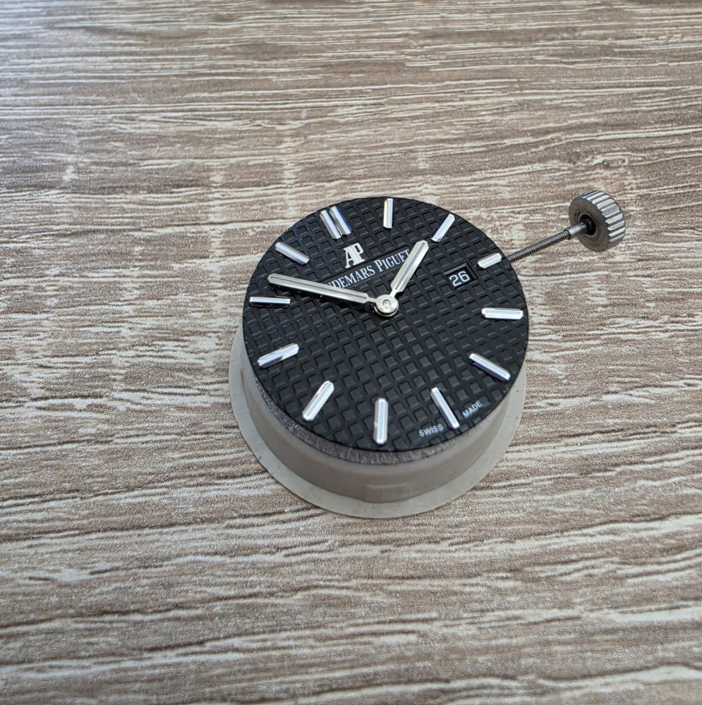Tapisserie dial and hands fitted to the movement